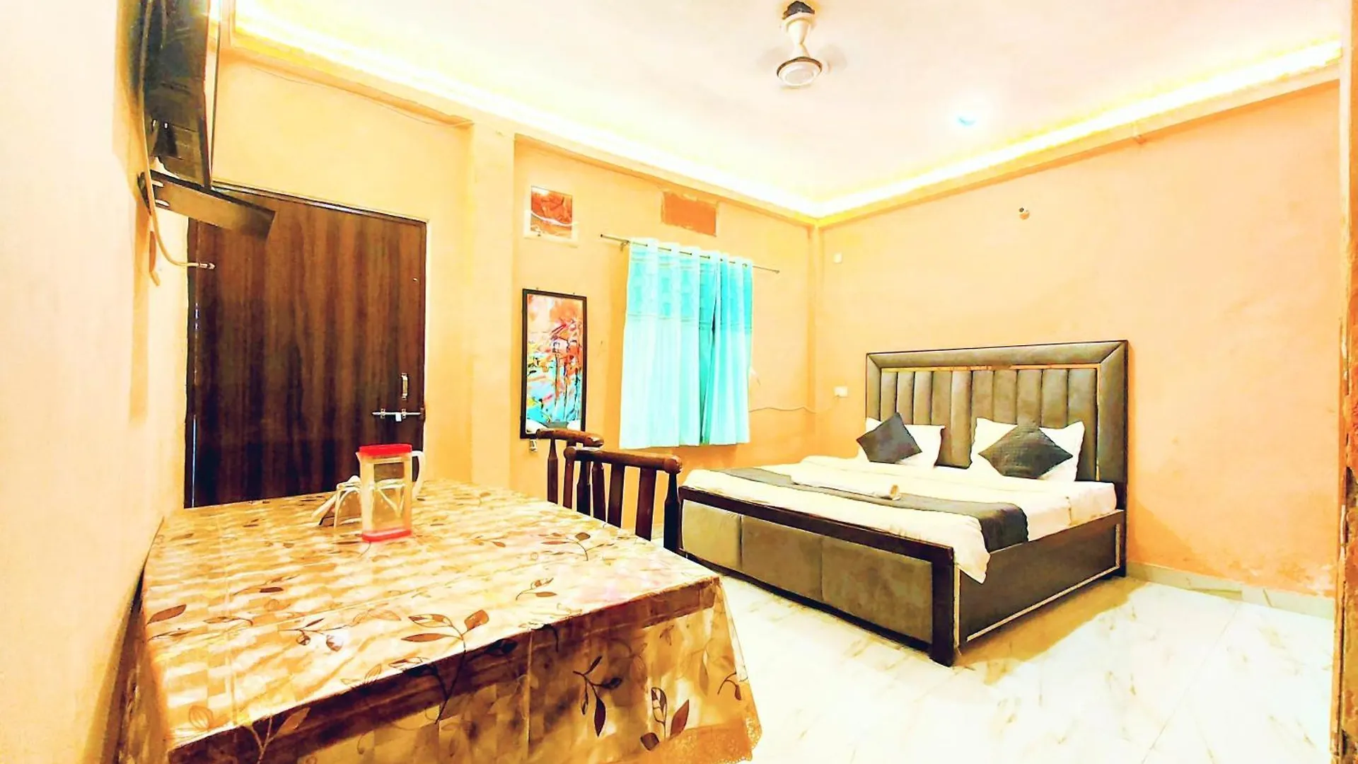 Hotel Green Park Varanasi 5*,